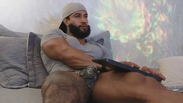 Snapshot of Osher_Cox chatting on 04/17/26, 02:14 Osher Cox online show from 04/17/26, 02:14