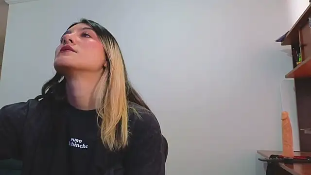 Snapshot of Sweetlolita chatting on 09/08/25, 07:57 Sweetlolita online show from 09/08/25, 07:57