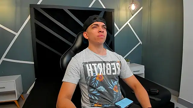 Eryonbradley online show from 12/19/25, 04:52