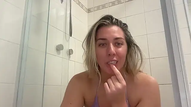 louiseberkeley online show from 12/17/25, 01:55