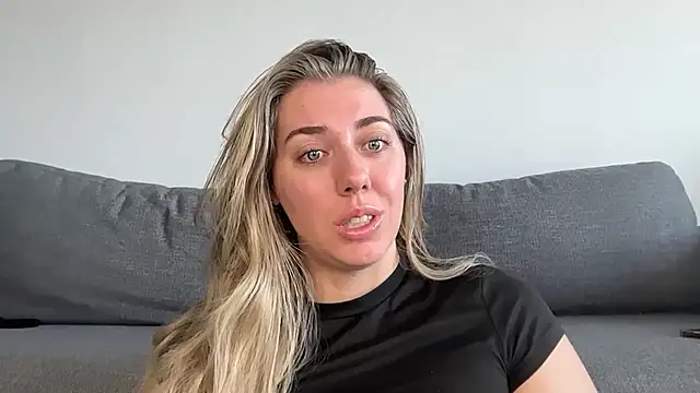 Snapshot of louiseberkeley chatting on 04/03/26, 12:52 louiseberkeley online show from 04/03/26, 12:52