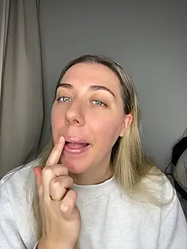 louiseberkeley online show from 05/25/26, 07:03