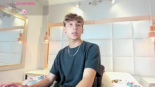 Twinkie Hung online show from 09/20/25, 09:49