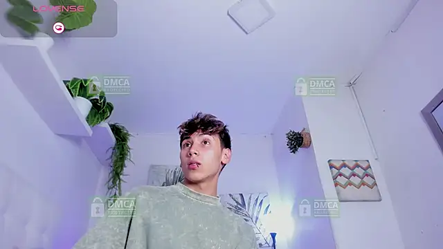 Twinkie Hung online show from 11/19/25, 09:26