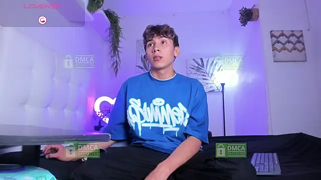 Twinkie Hung online show from 11/20/25, 09:03