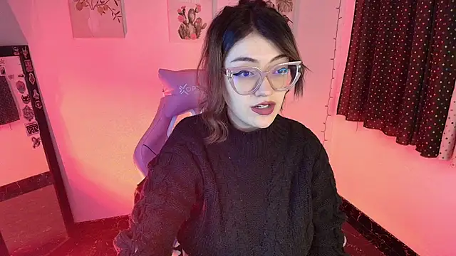 Snapshot of isaferrer06 chatting on 12/04/25, 04:11 isaferrer06 online show from 12/04/25, 04:11