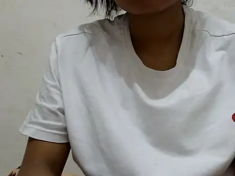 Snapshot of Cute-Chhaya chatting on 09/20/25, 02:40 Cute-Chhaya online show from 09/20/25, 02:40