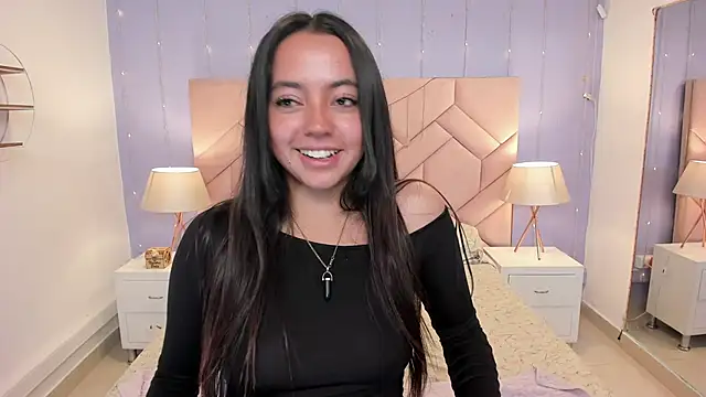 Snapshot of Lara_Rouss_ chatting on 09/09/25, 02:22 Lara Rouss  online show from 09/09/25, 02:22