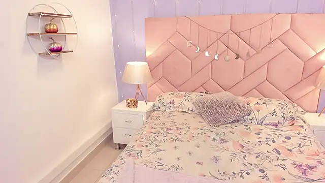 Snapshot of Lara_Rouss_ chatting on 09/10/25, 02:55 Lara Rouss  online show from 09/10/25, 02:55