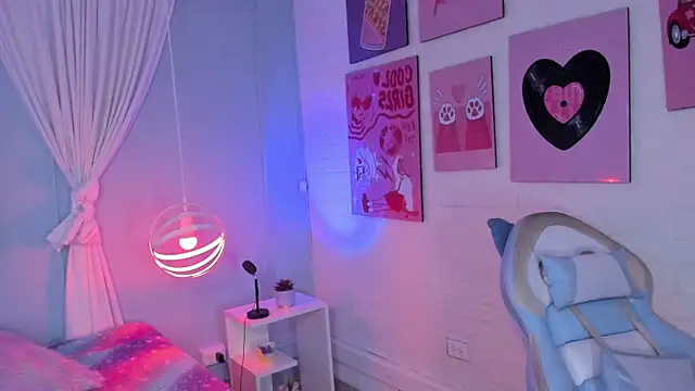 Snapshot of Lara_Rouss_ chatting on 09/27/25, 01:27 Lara Rouss  online show from 09/27/25, 01:27