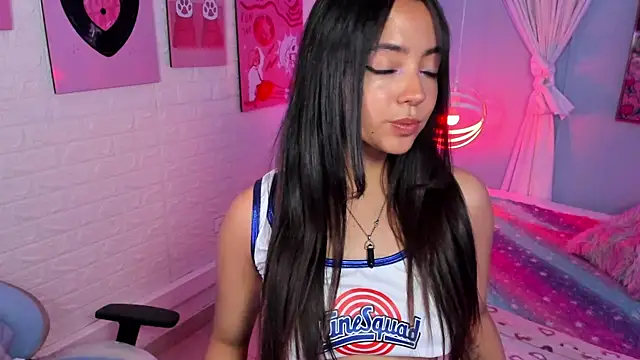 Snapshot of Lara_Rouss_ chatting on 10/01/25, 03:01 Lara Rouss  online show from 10/01/25, 03:01