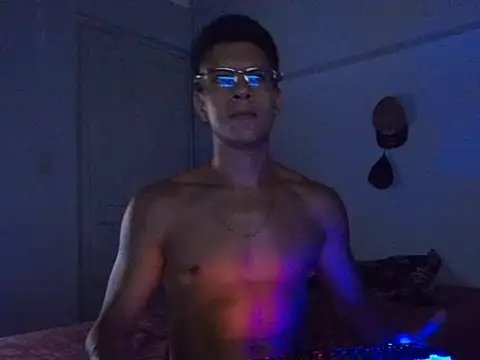 Snapshot of AngelSaloh chatting on 12/22/25, 12:51 AngelSaloh online show from 12/22/25, 12:51