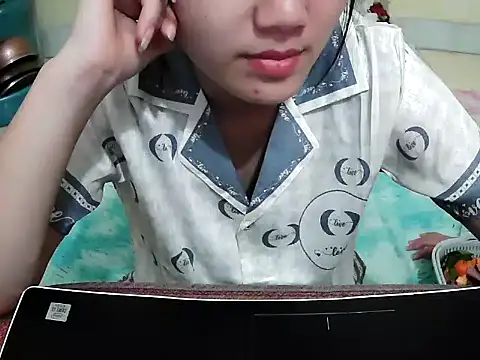 Snapshot of Linda-24 chatting on 03/21/26, 12:21 Linda-24 online show from 03/21/26, 12:21