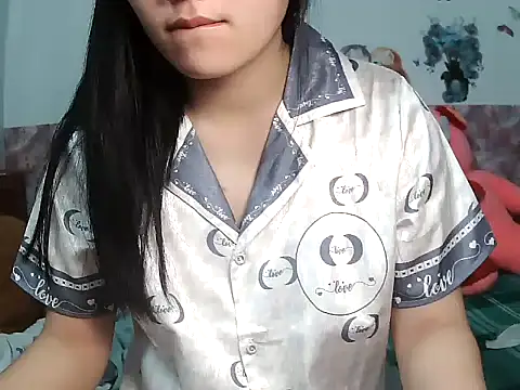 Snapshot of Linda-24 chatting on 04/13/26, 08:25 Linda-24 online show from 04/13/26, 08:25