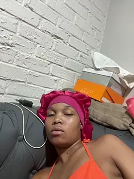 Snapshot of BaddestAss22 chatting on 12/19/25, 06:48 BaddestAss22 online show from 12/19/25, 06:48