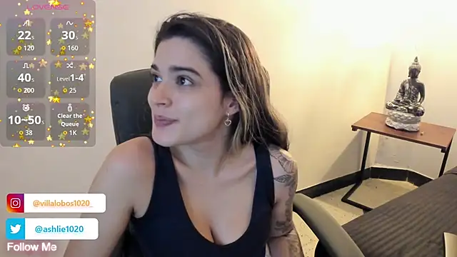 MiaVillalobos online show from 10/30/25, 12:06