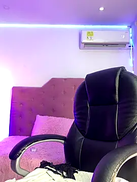 Velveet x online show from 11/11/25, 11:54