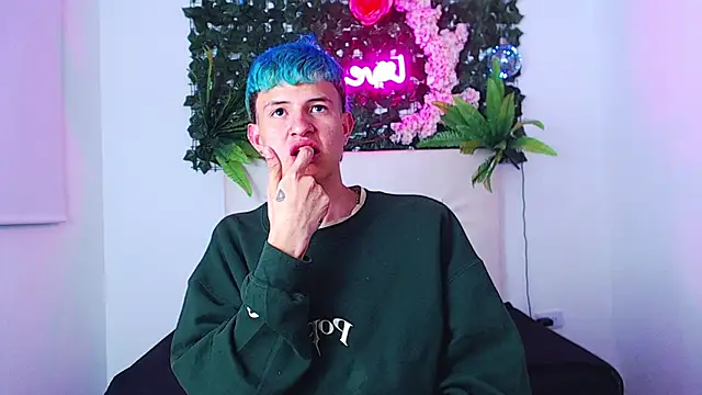 Snapshot of iam_lukas__ chatting on 10/10/25, 03:27 iam lukas online show from 10/10/25, 03:27