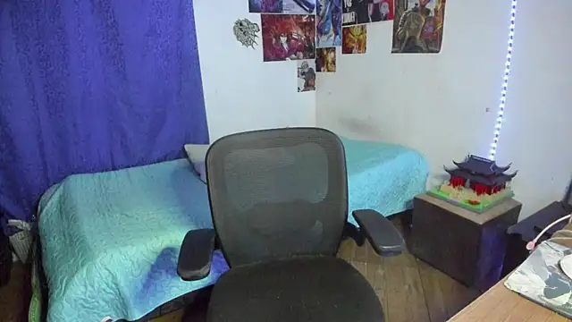 Snapshot of golden_ryyan chatting on 04/26/26, 06:44 golden ryyan online show from 04/26/26, 06:44