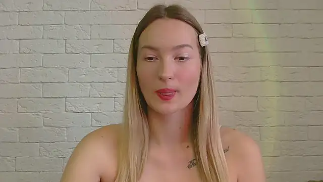 Snapshot of Alice_Sweet_01 chatting on 11/12/25, 12:05 Alice Sweet 01 online show from 11/12/25, 12:05