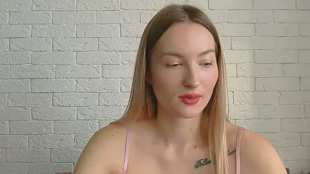 Snapshot of Alice_Sweet_01 chatting on 11/19/25, 11:21 Alice Sweet 01 online show from 11/19/25, 11:21