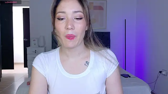 Snapshot of Eliih_01 chatting on 09/17/25, 05:47 Eliih 01 online show from 09/17/25, 05:47