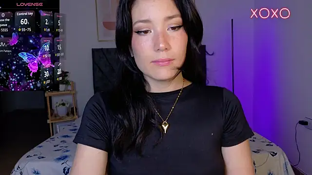 Snapshot of Eliih_01 chatting on 10/15/25, 02:33 Eliih 01 online show from 10/15/25, 02:33