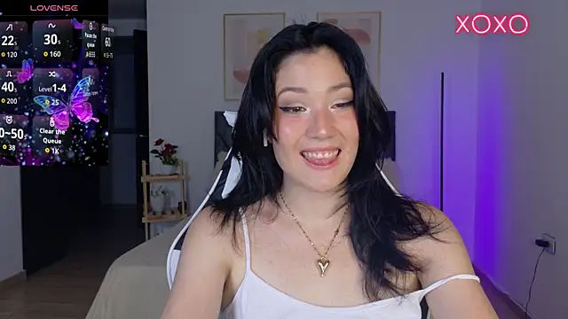 Snapshot of Eliih_01 chatting on 10/19/25, 02:56 Eliih 01 online show from 10/19/25, 02:56