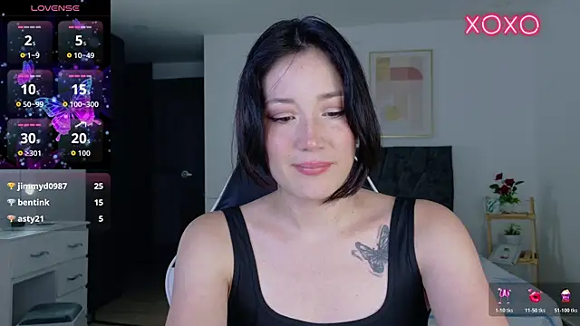 Snapshot of Eliih_01 chatting on 11/18/25, 02:39 Eliih 01 online show from 11/18/25, 02:39