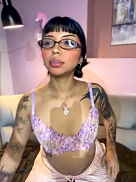 ZoeRaven Pink online show from 10/05/25, 10:29