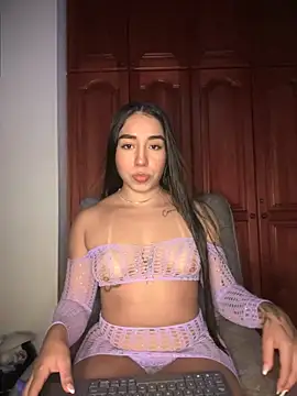 Snapshot of KaditaNavarro chatting on 09/23/25, 12:24 KaditaNavarro online show from 09/23/25, 12:24