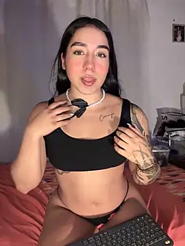 Snapshot of KaditaNavarro chatting on 10/07/25, 11:46 KaditaNavarro online show from 10/07/25, 11:46