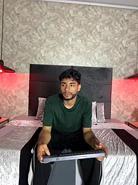 Snapshot of RaphaelDufort chatting on 09/16/25, 12:33 RaphaelDufort online show from 09/16/25, 12:33