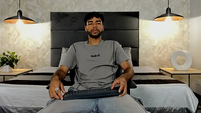 Snapshot of RaphaelDufort chatting on 09/23/25, 11:52 RaphaelDufort online show from 09/23/25, 11:52