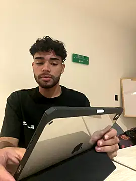 Snapshot of RaphaelDufort chatting on 10/30/25, 09:48 RaphaelDufort online show from 10/30/25, 09:48