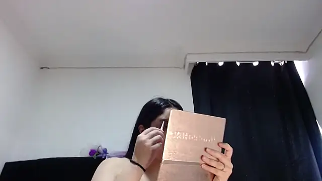 Snapshot of Electraweb_09 chatting on 09/24/25, 07:39 Electraweb 09 online show from 09/24/25, 07:39