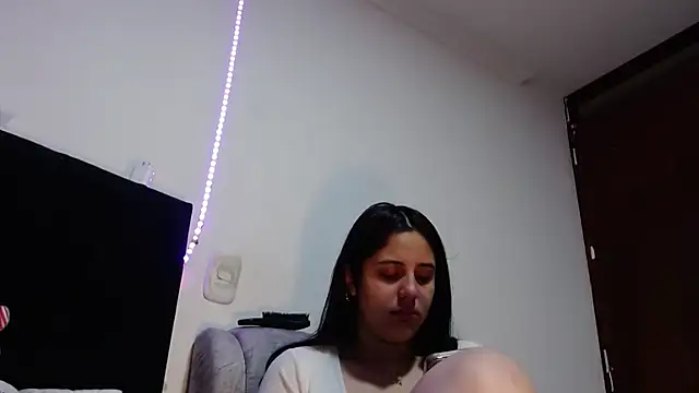 Snapshot of Electraweb_09 chatting on 10/16/25, 01:12 Electraweb 09 online show from 10/16/25, 01:12