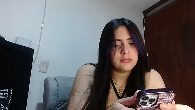 Snapshot of Electraweb_09 chatting on 10/29/25, 04:09 Electraweb 09 online show from 10/29/25, 04:09