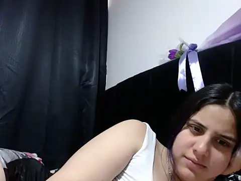 Snapshot of Electraweb_09 chatting on 11/14/25, 09:35 Electraweb 09 online show from 11/14/25, 09:35