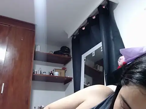 Snapshot of Electraweb_09 chatting on 11/20/25, 09:47 Electraweb 09 online show from 11/20/25, 09:47