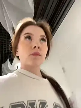 Wanda Wild online show from 10/31/25, 04:41