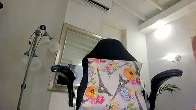 aishathornee online show from 04/01/26, 07:44