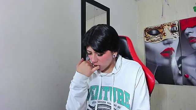 Snapshot of Raven_Rouge_ chatting on 09/20/25, 04:46 Raven Rouge  online show from 09/20/25, 04:46