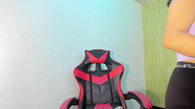 Snapshot of Raven_Rouge_ chatting on 10/05/25, 04:44 Raven Rouge  online show from 10/05/25, 04:44