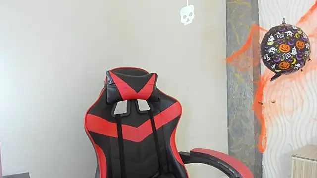 Snapshot of Raven_Rouge_ chatting on 10/30/25, 05:20 Raven Rouge  online show from 10/30/25, 05:20