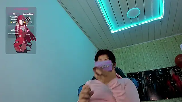 Snapshot of Raven_Rouge_ chatting on 11/09/25, 01:09 Raven Rouge online show from 11/09/25, 01:09