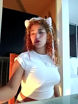 Vikyvoyeur online show from 09/28/25, 12:05