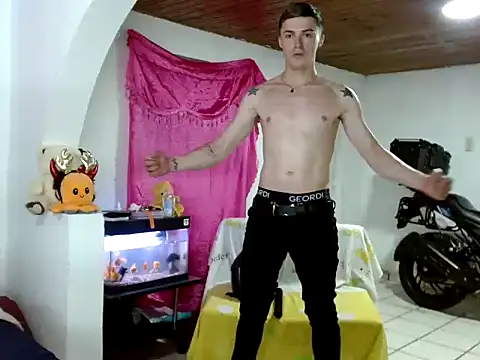 Snapshot of Ken_bigcock77 chatting on 09/11/25, 03:17 Ken bigcock77 online show from 09/11/25, 03:17