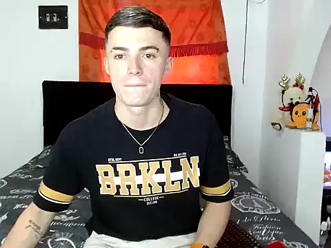 Snapshot of Ken_bigcock77 chatting on 10/20/25, 09:15 Ken bigcock77 online show from 10/20/25, 09:15