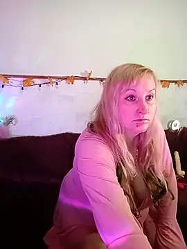 XHelenaX90 online show from 11/13/25, 08:08